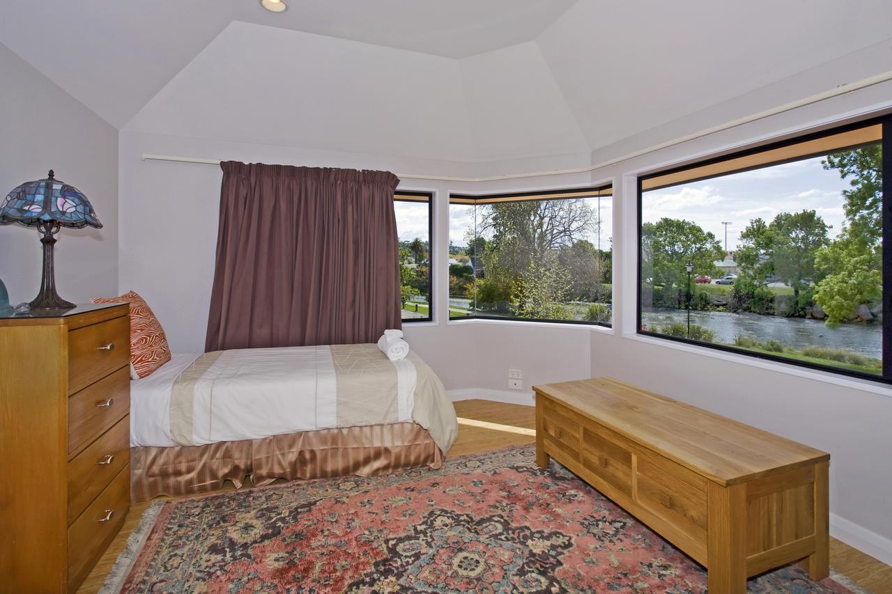 Riverside Villa - In The City By The River! Нелсън Екстериор снимка
